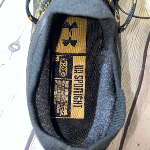 UNDER ARMOUR SPOTLIGHT LUX SUEDE 2.0 CLEATS MENS - Picture 7 of 10